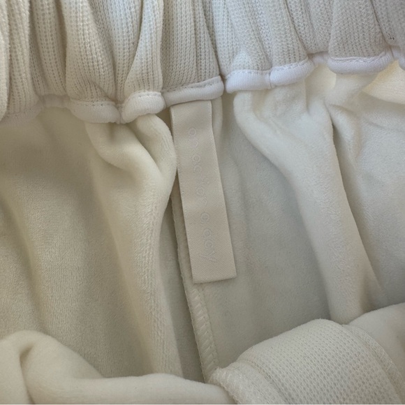 White Wide-Leg Pants - Picture 2 of 4